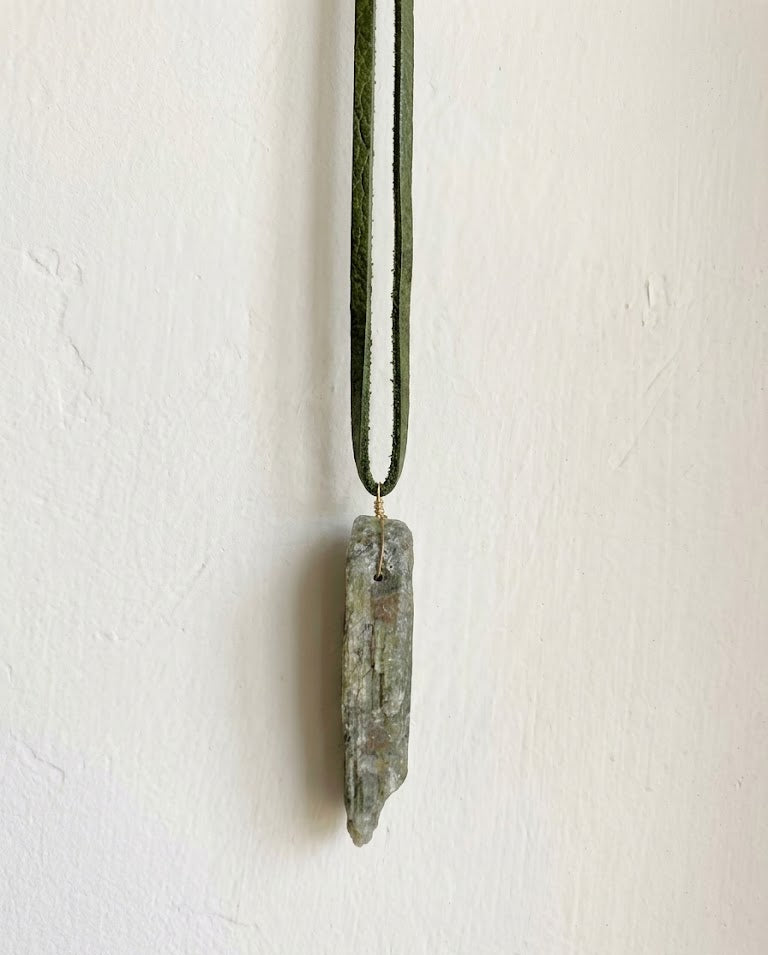 Green Kyanite Mens Necklace - Ariana Ost