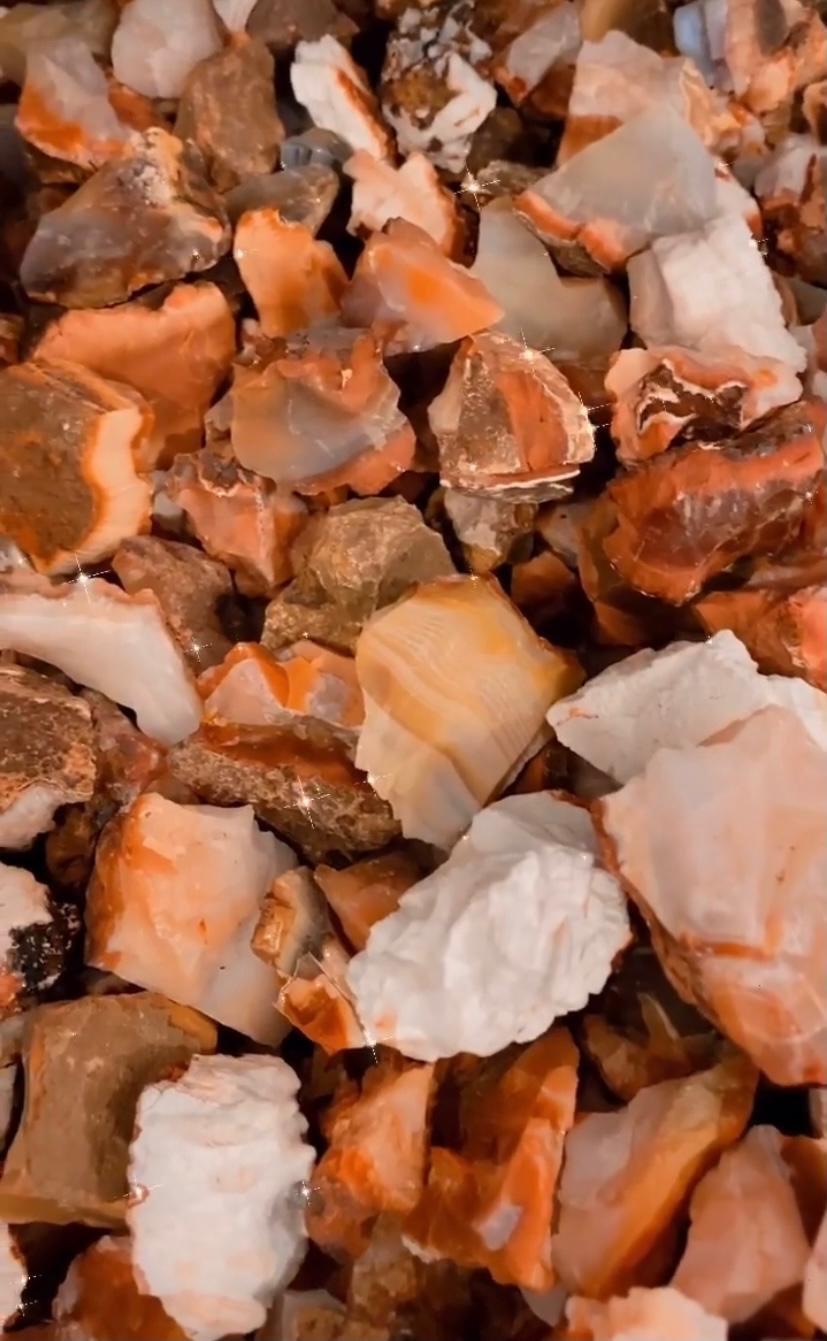 Carnelian Crystal Benefits - Ariana Ost