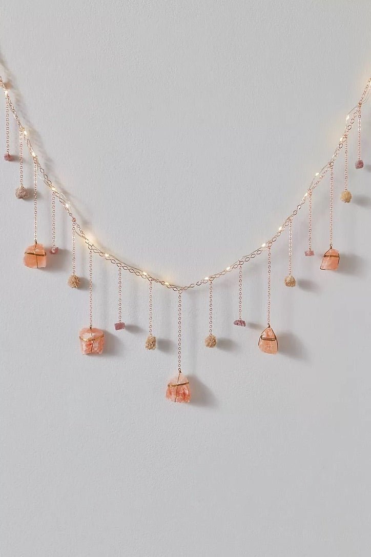 Garlands & String Lights - Ariana Ost