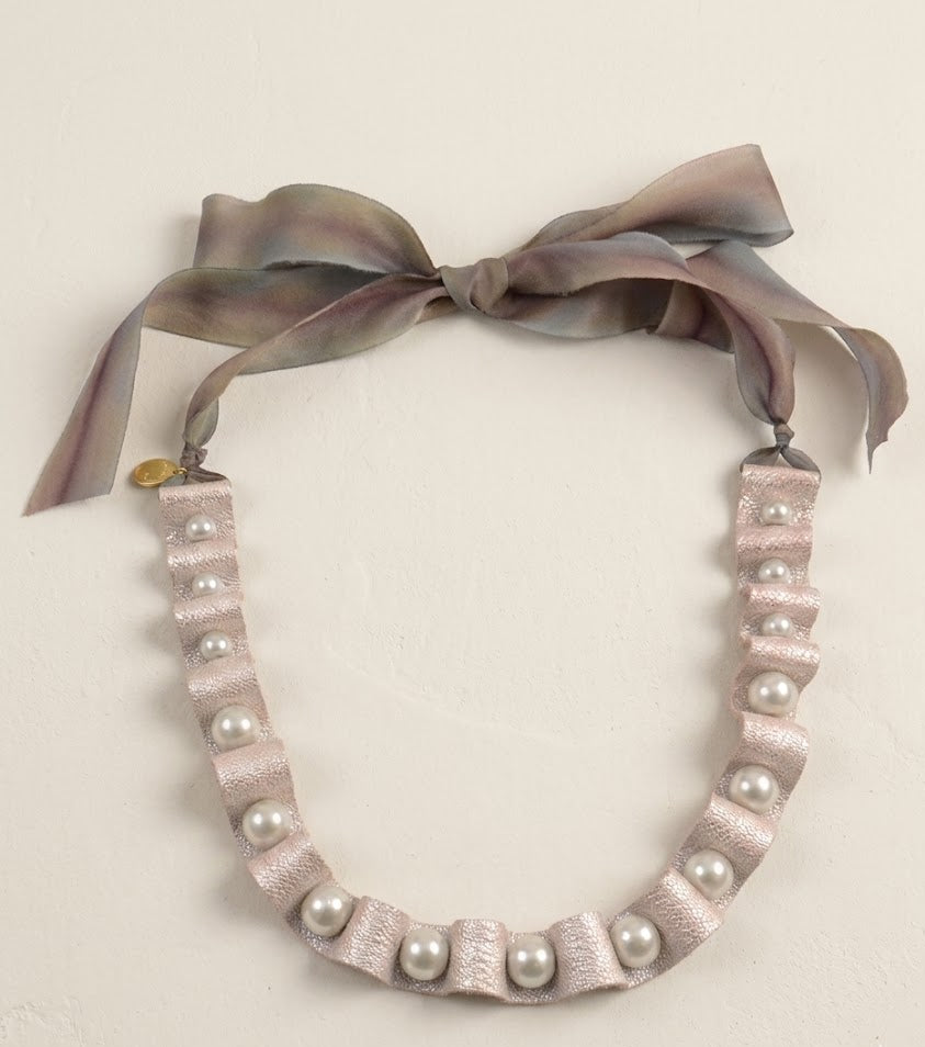 The Elizabethan Pearl Collar Necklace - Ariana Ost 