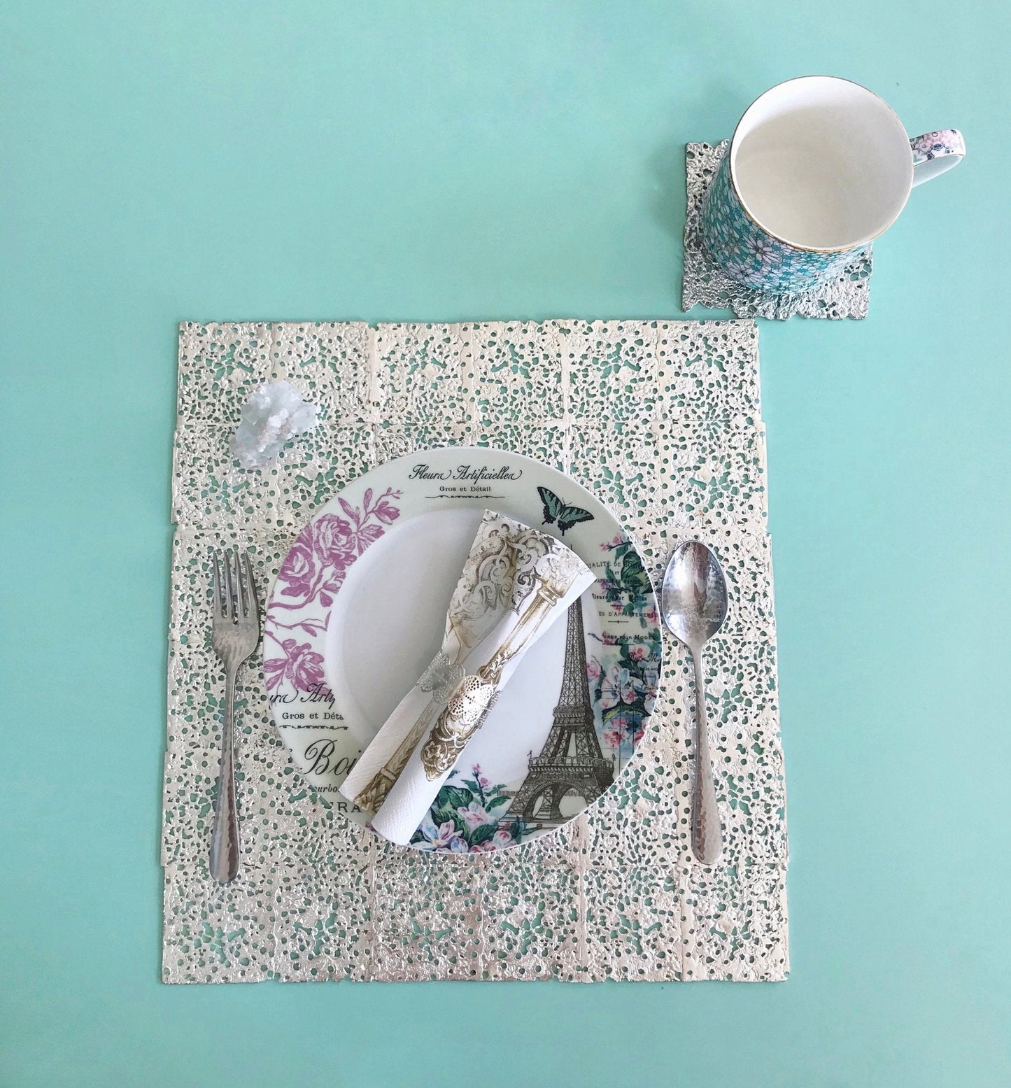 Cast Lace Placemat Charger - Ariana Ost