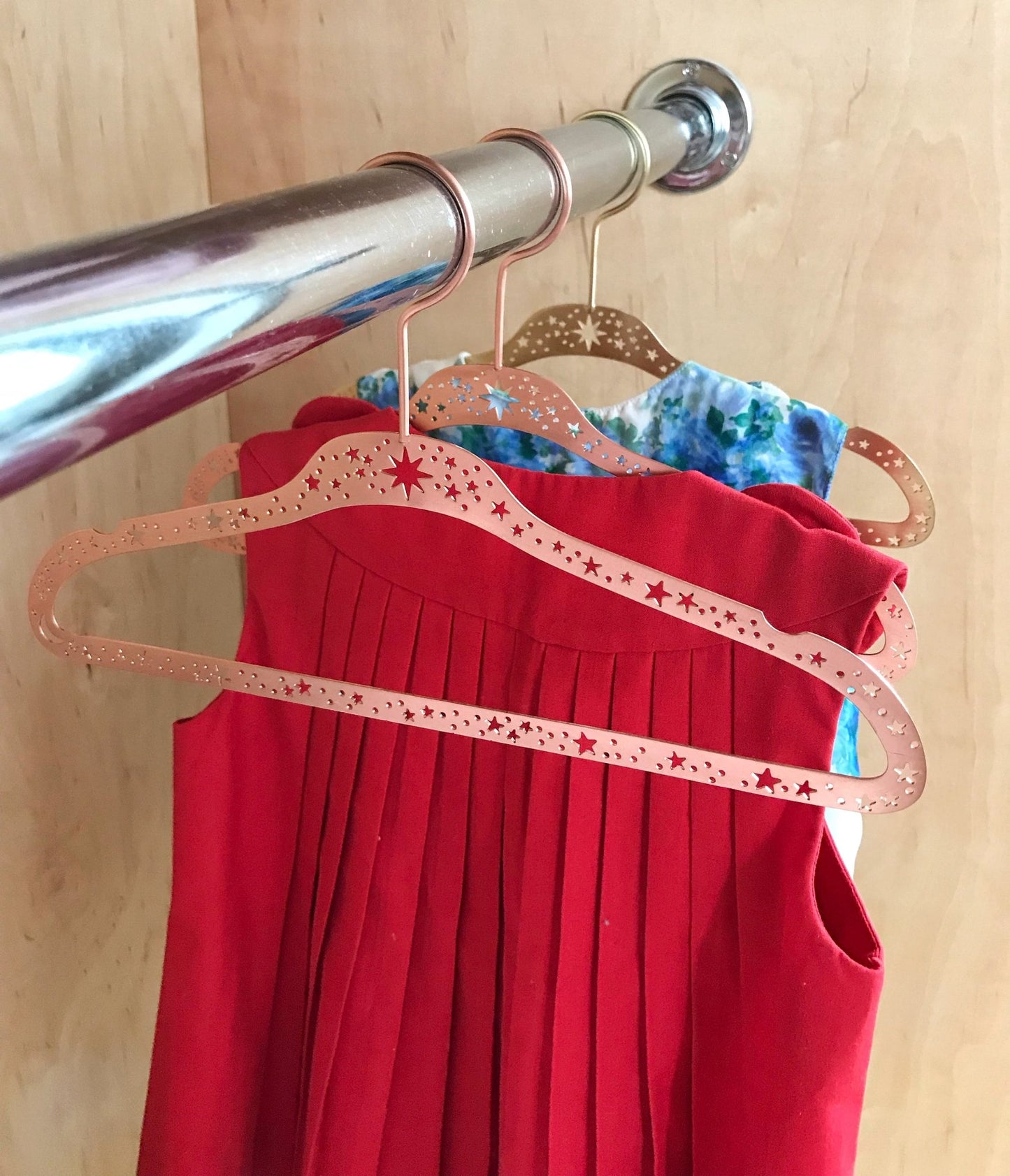 Children's Star Clothing Hanger - Ariana Ost