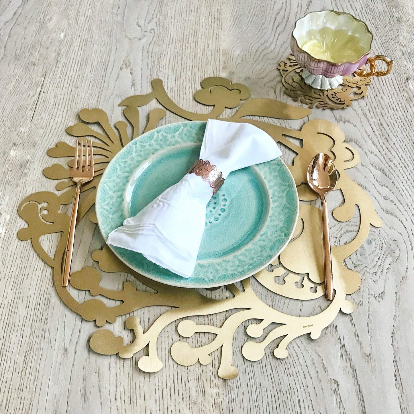 Floral Wreath Placemat Charger - Ariana Ost