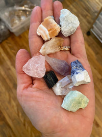 Good Vibes Healing Crystal Bundle - Ariana Ost