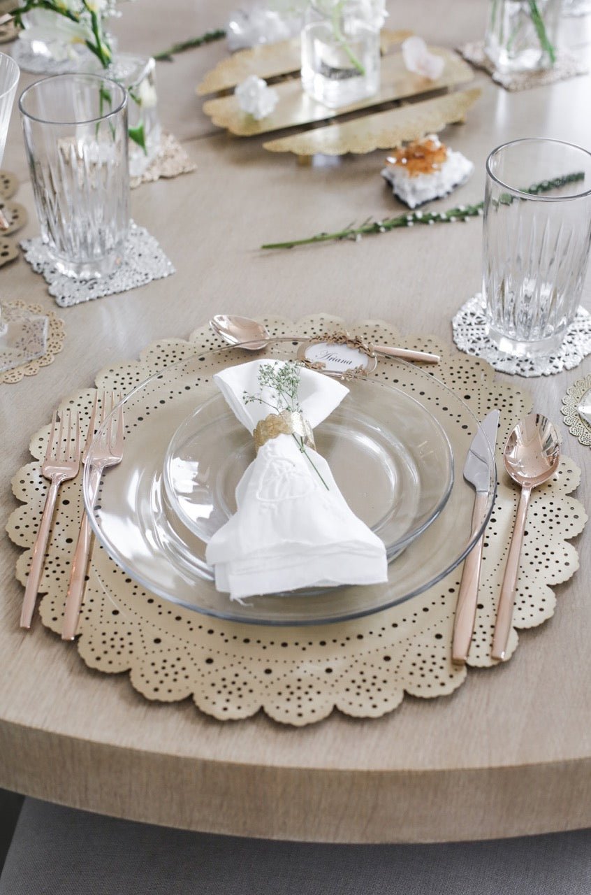 Lace Doily Gold Dining Set - Ariana Ost