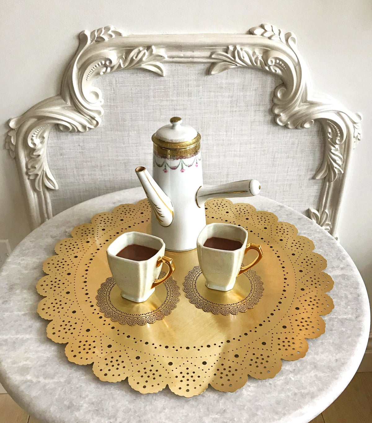 Lace Doily Metal Placemat Charger - Ariana Ost